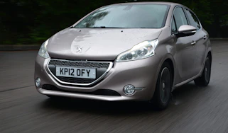 Peugeot 208 e-HDi front tracking