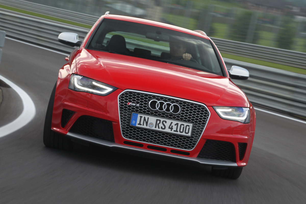 Audi RS4 Avant front