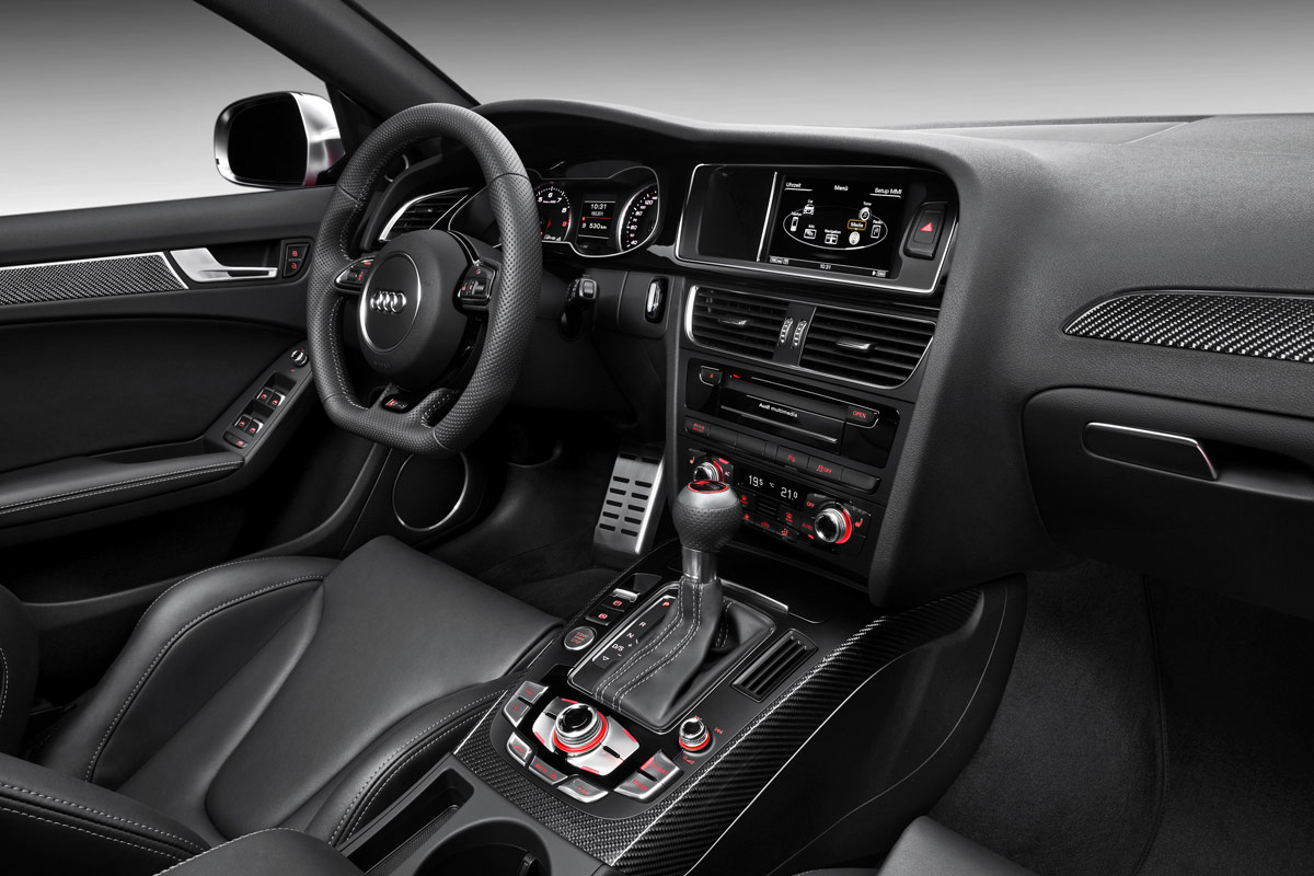 Audi RS4 Avant interior