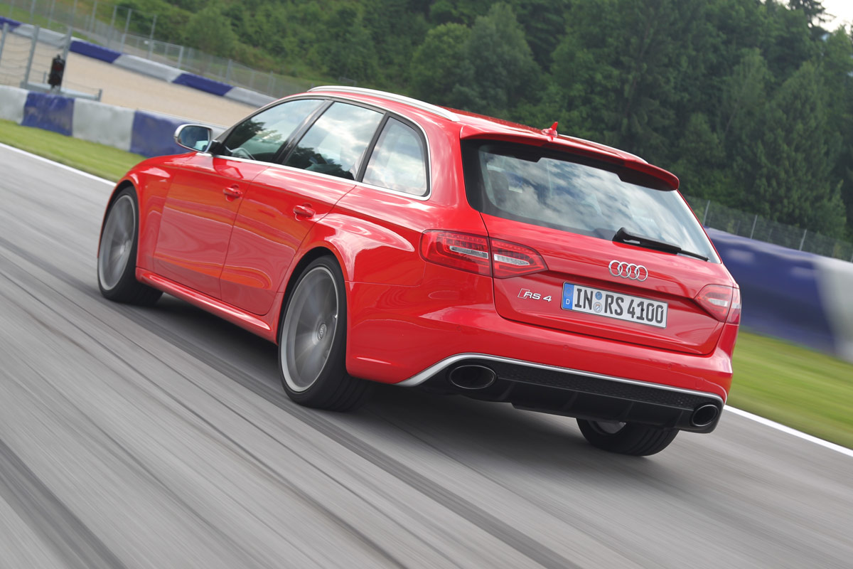Audi RS4 Avant rear tracking