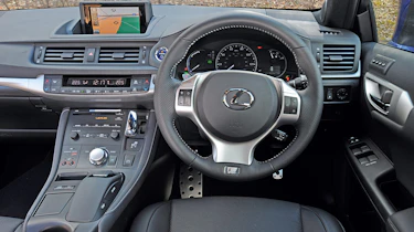 Lexus CT 200h dash