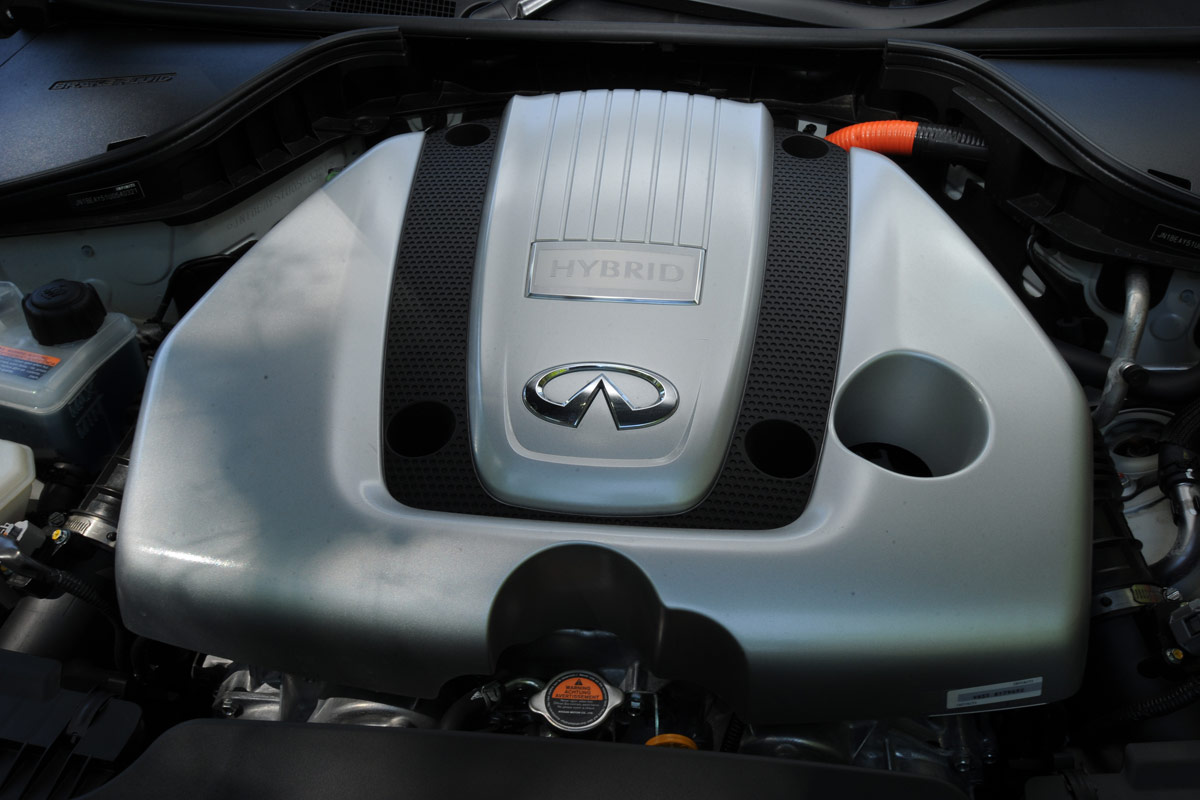 Infiniti M35h GT Premium engine