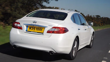Infiniti M35h GT Premium rear tracking
