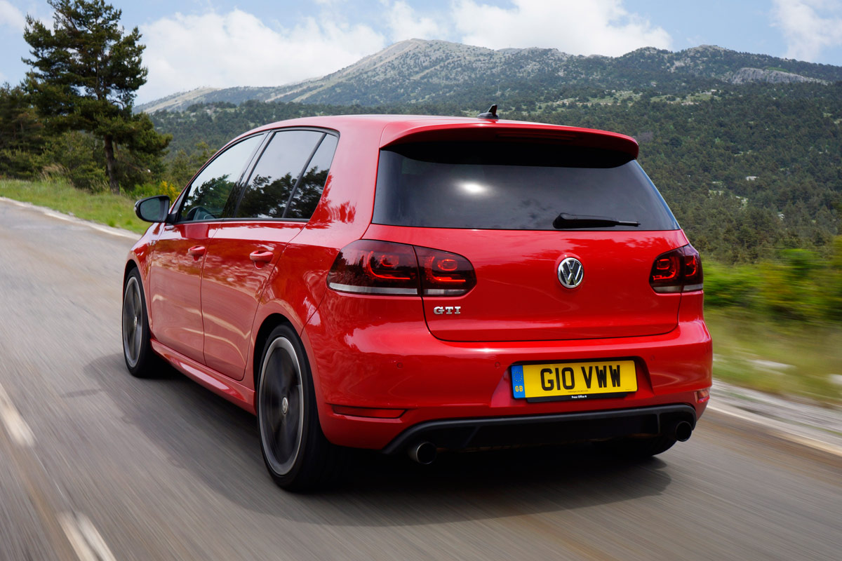 VW Golf GTI Edition 35 rear tracking