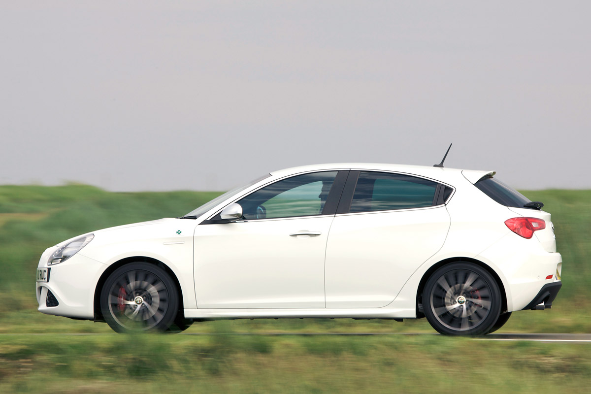 Alfa Romeo Giulietta Cloverleaf panning