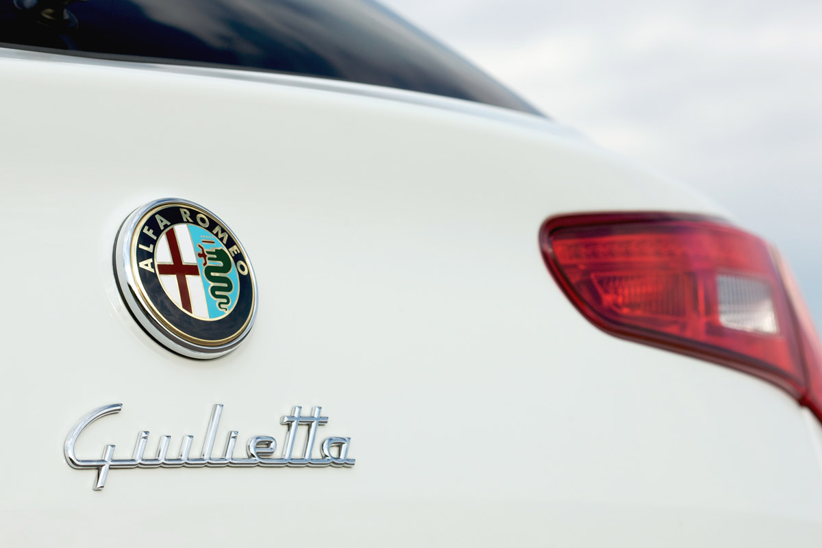 Alfa Romeo Giulietta Cloverleaf badge