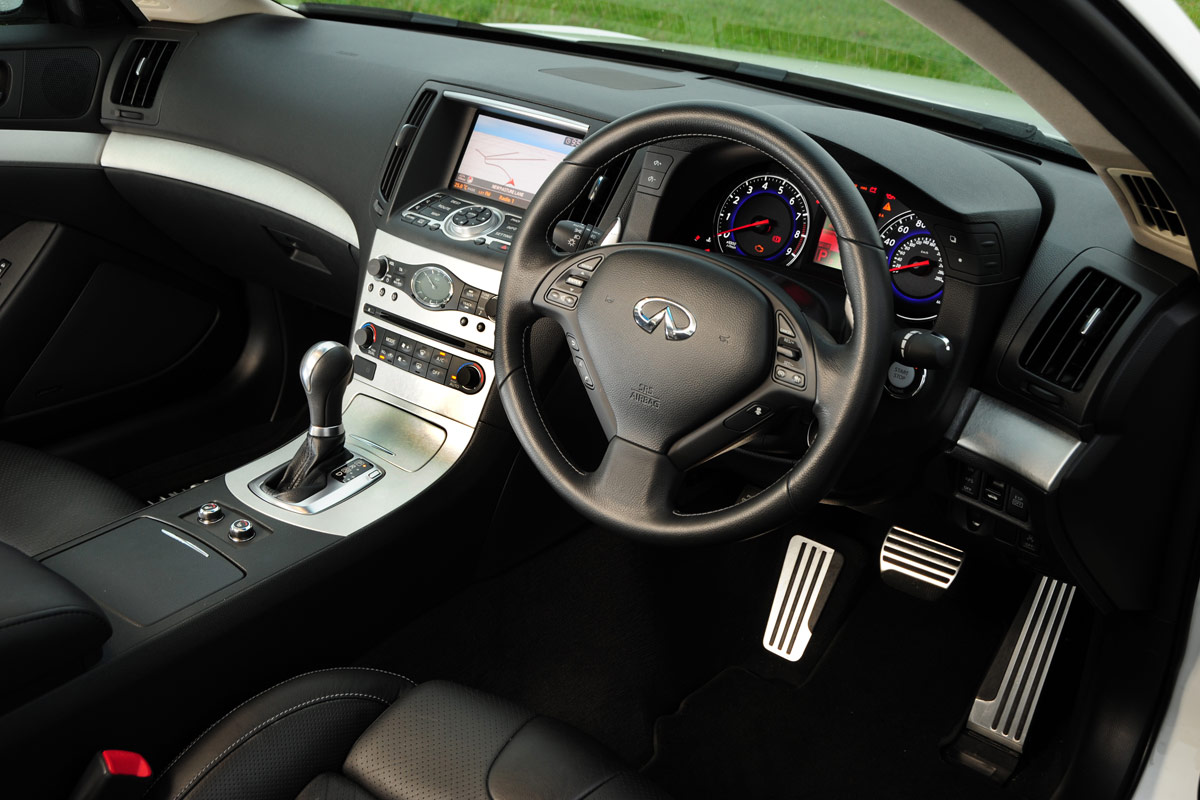 Infiniti G37 Coupe interior