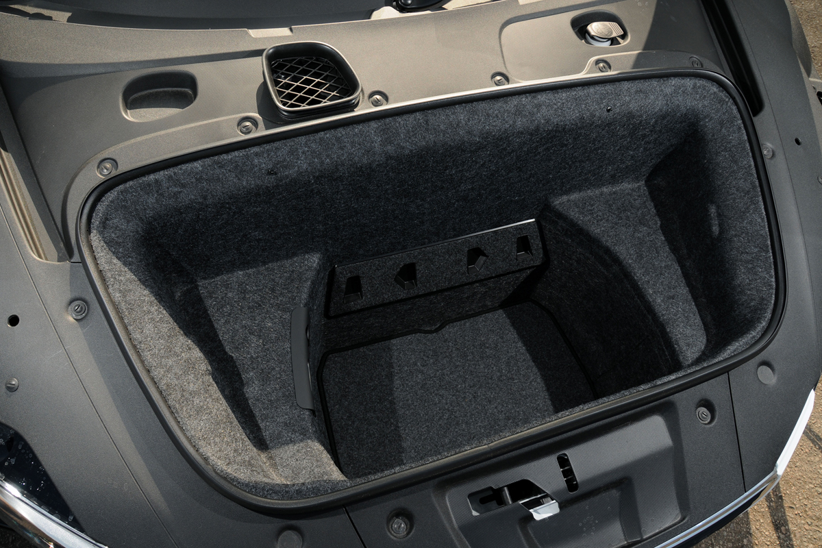Audi R8 Spyder boot