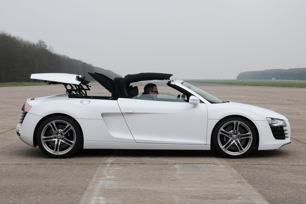 Audi R8 Spyder profile