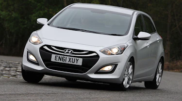 Hyundai i30 front cornering