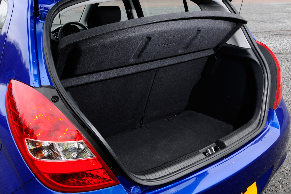 Hyundai i20 boot