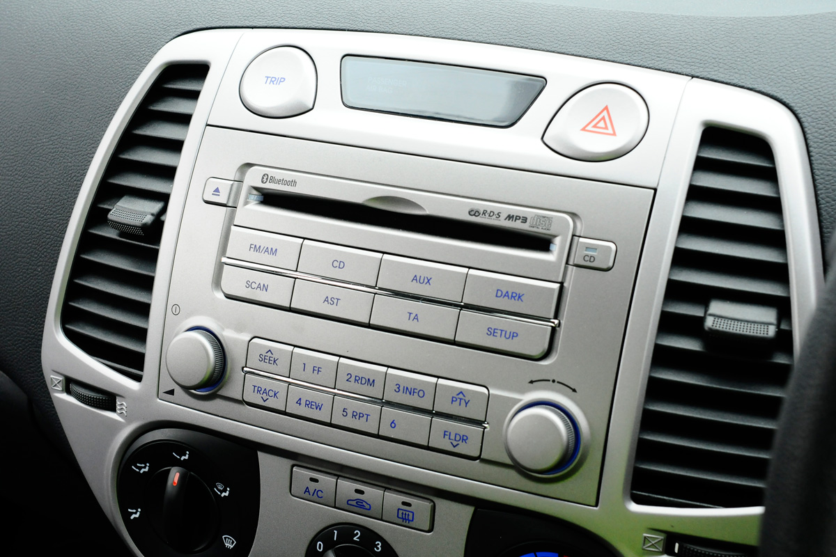 Hyundai i20 centre console