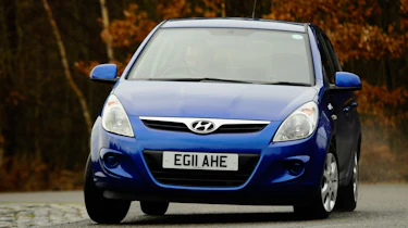 Hyundai i20 front cornering