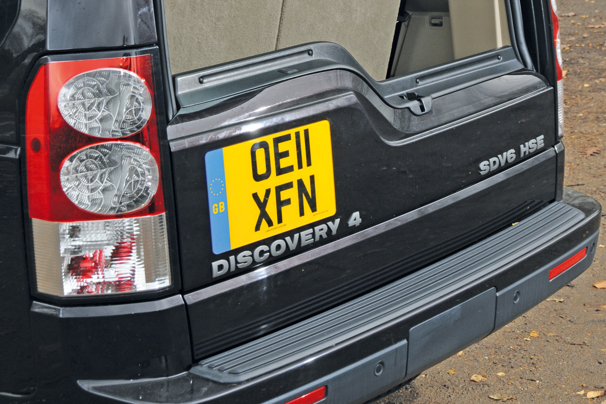 Land Rover Discovery 4 badge