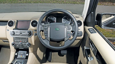 Land Rover Discovery 4 interior