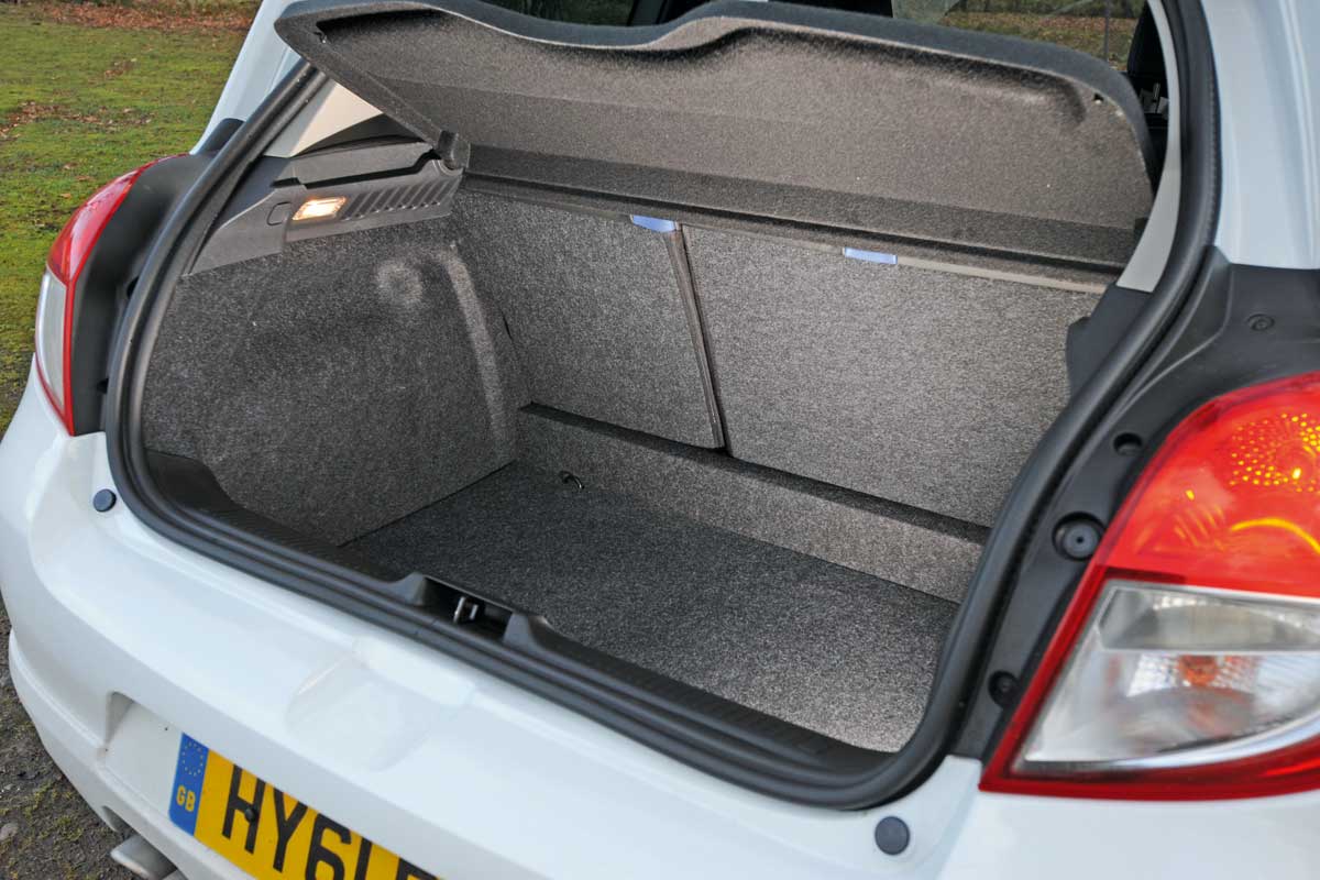 Renault Clio Renaultsport boot