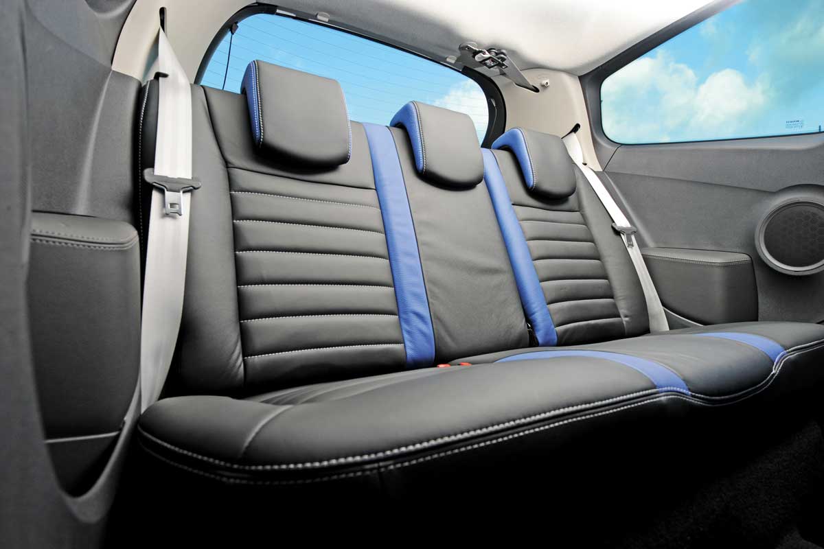 Renault Clio Renaultsport rear seats