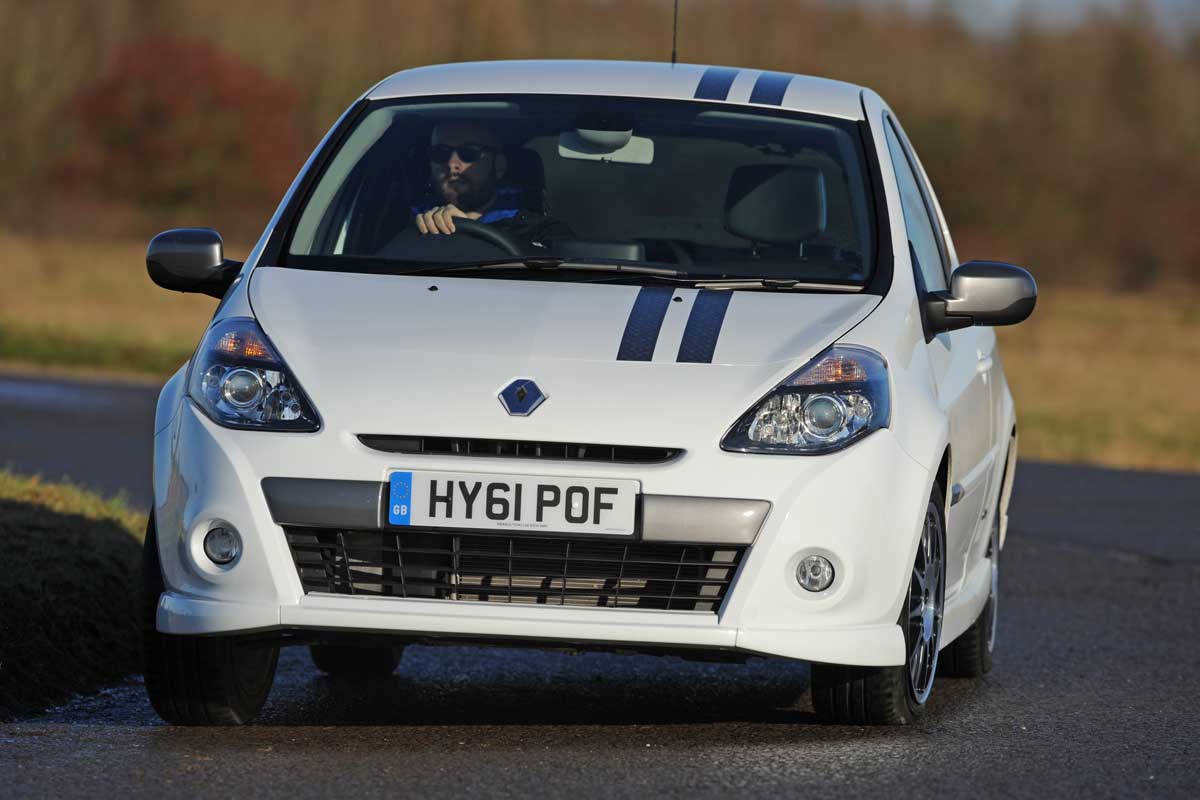 Renault Clio Renaultsport front cornering