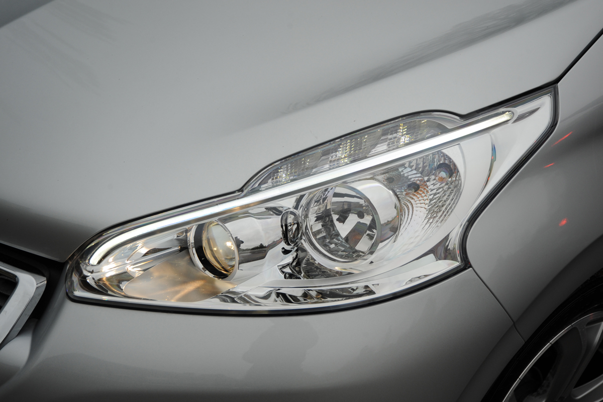 Peugeot 208 light