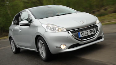 Peugeot 208 front tracking