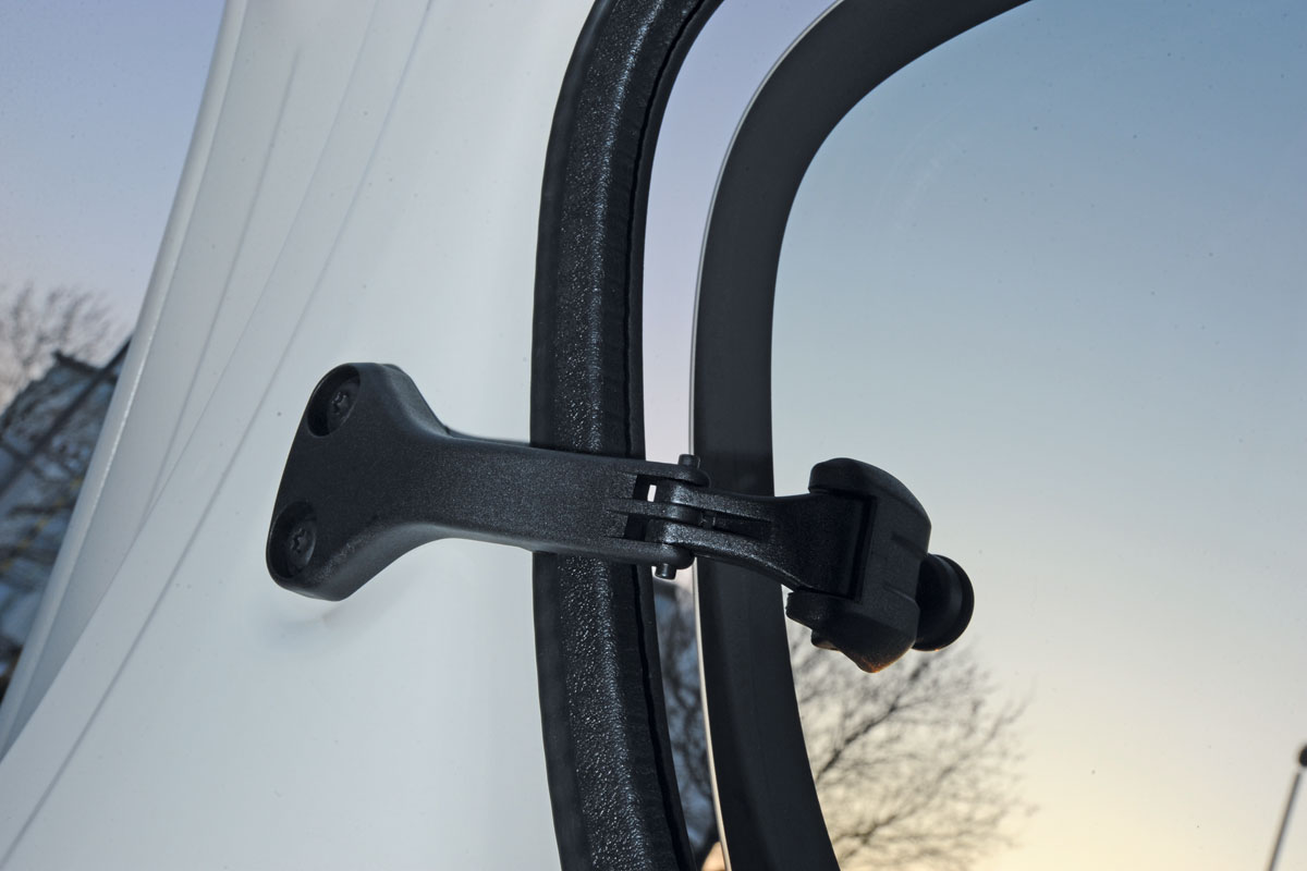 Peugeot 107 rear window