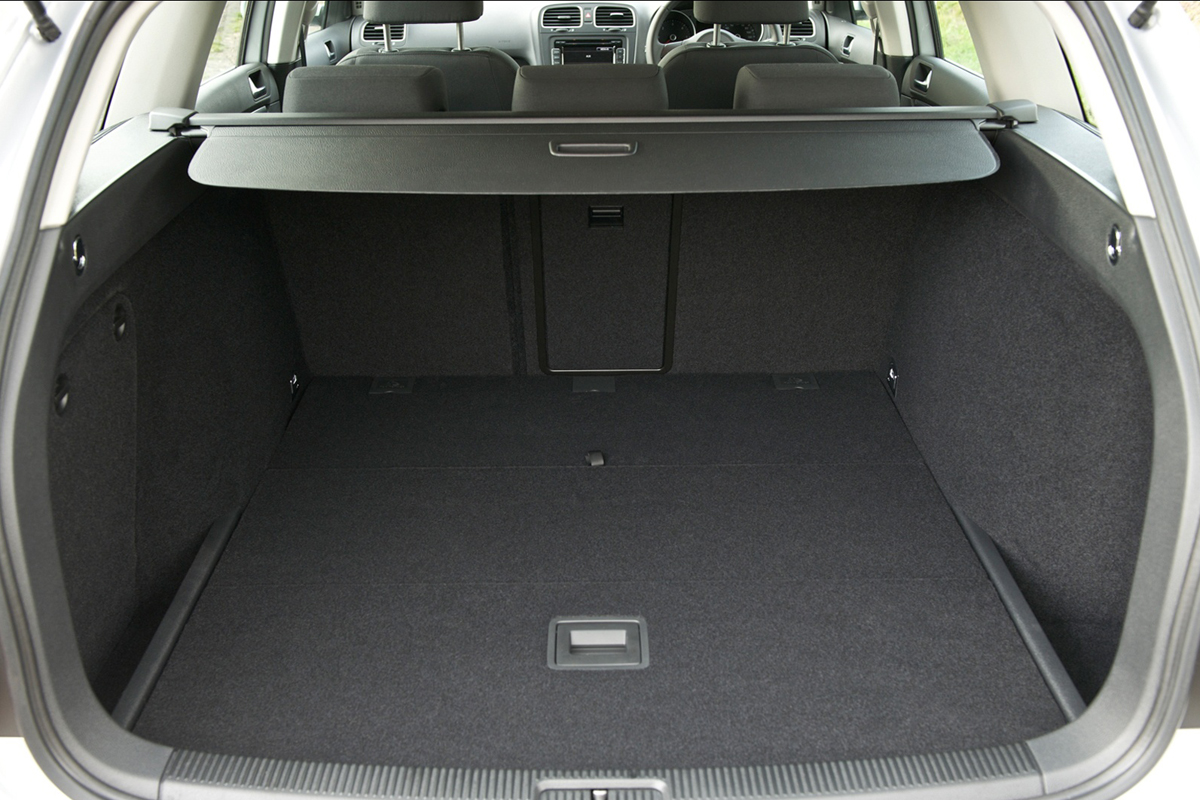 Volkswagen Golf Estate boot