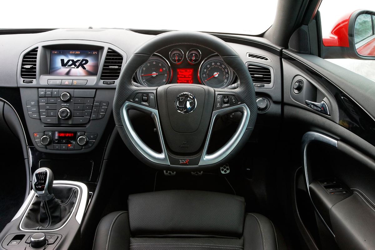 Vauxhall Insignia VXR Sports Tourer dash