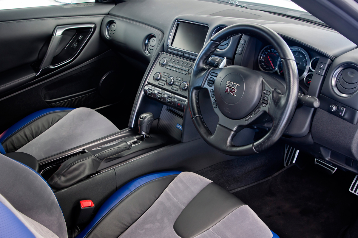 Nissan GT-R interior
