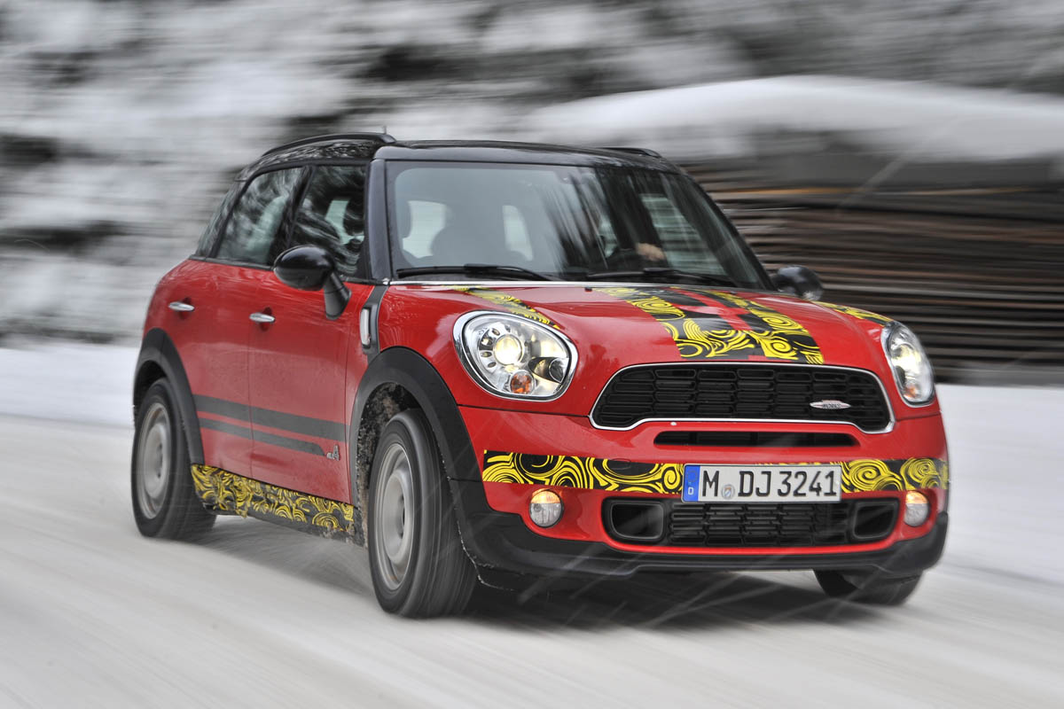 MINI JCW Countryman front tracking
