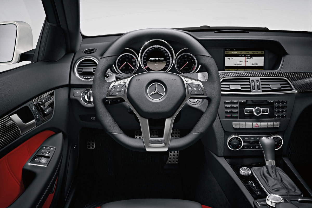 Mercedes C63 AMG Coupe dash