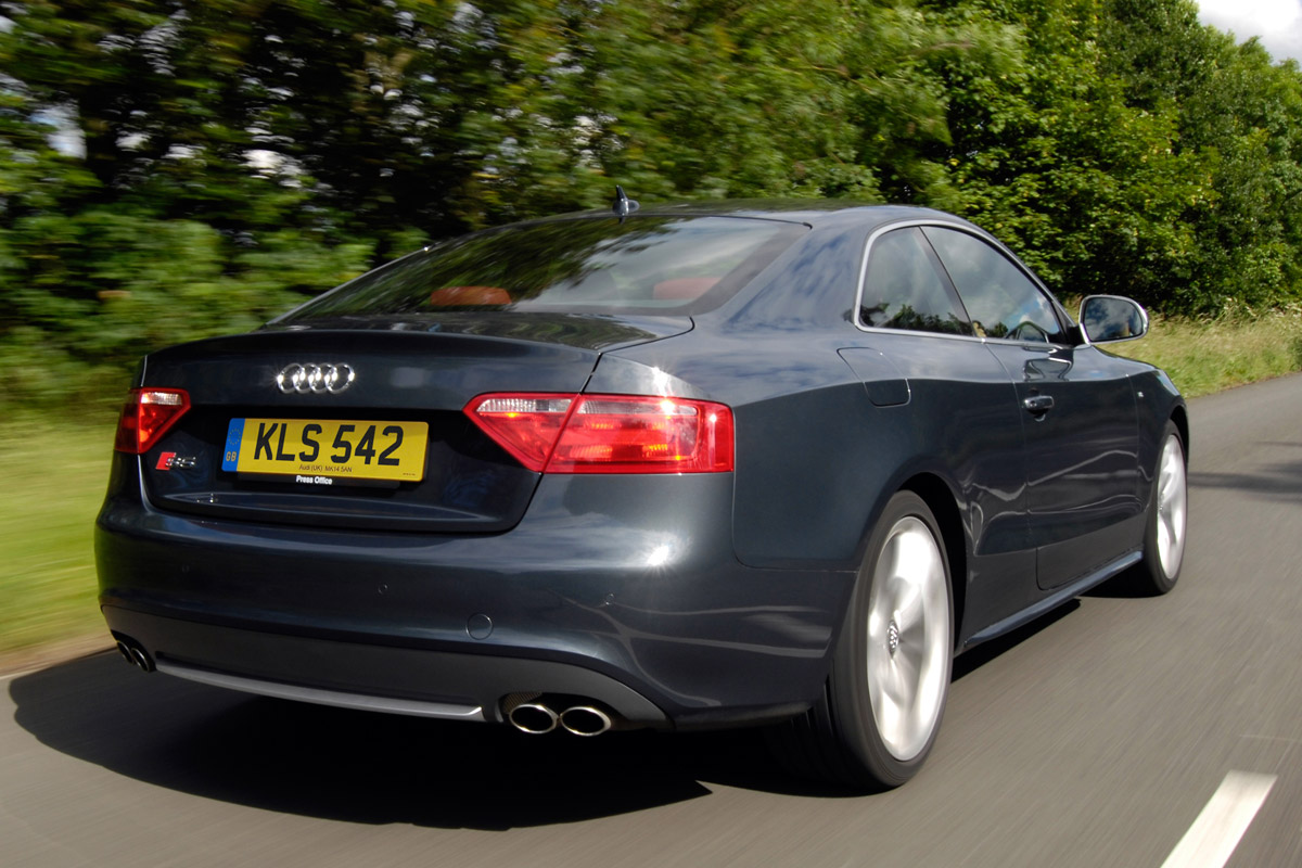 Audi S5 rear tracking
