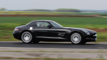 Mercedes SLS AMG profile
