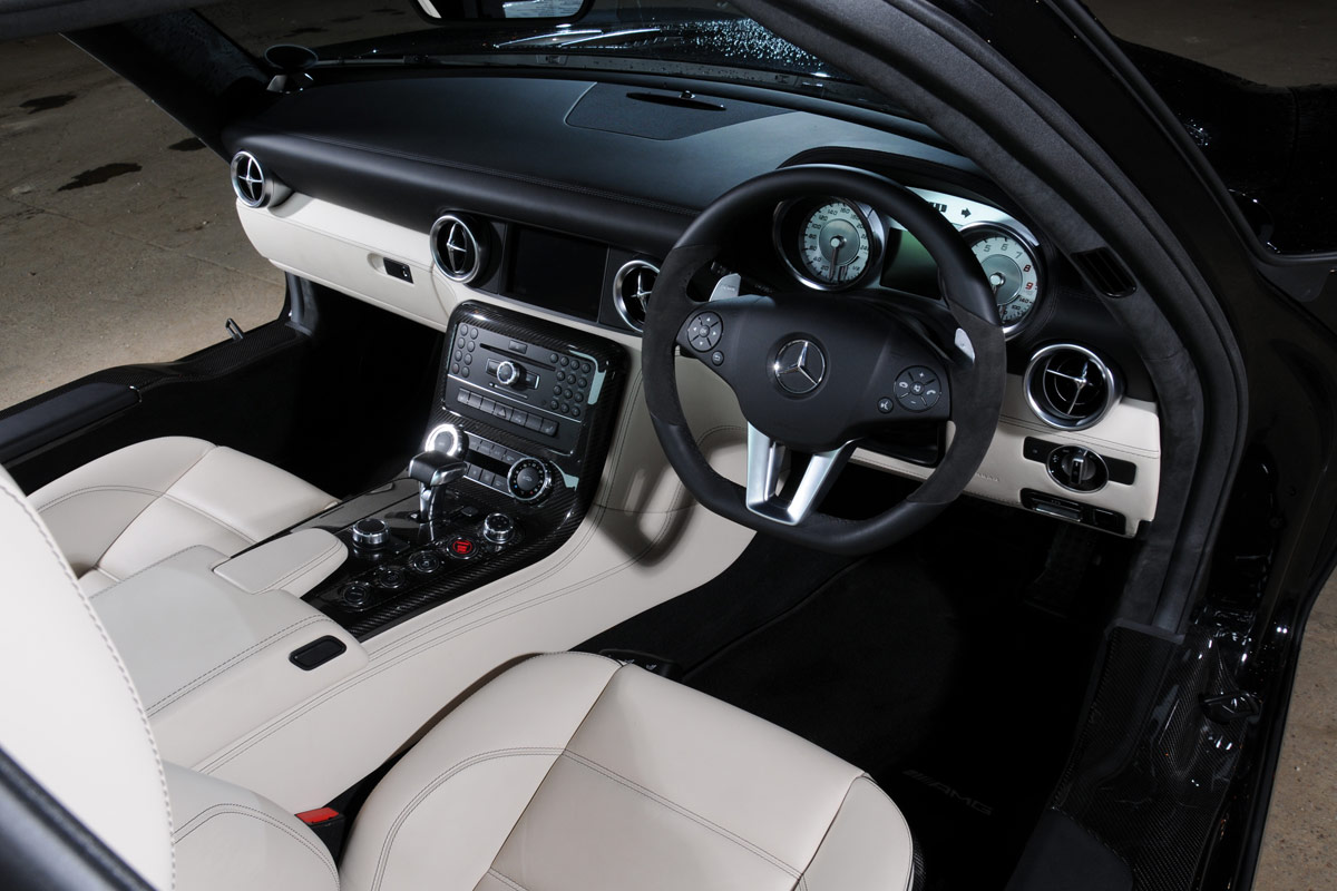 Mercedes SLS AMG interior