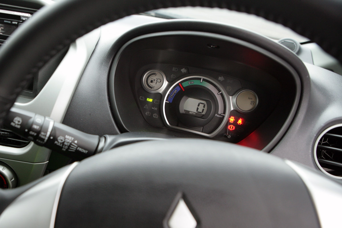 Mitsubishi i-MiEV dials