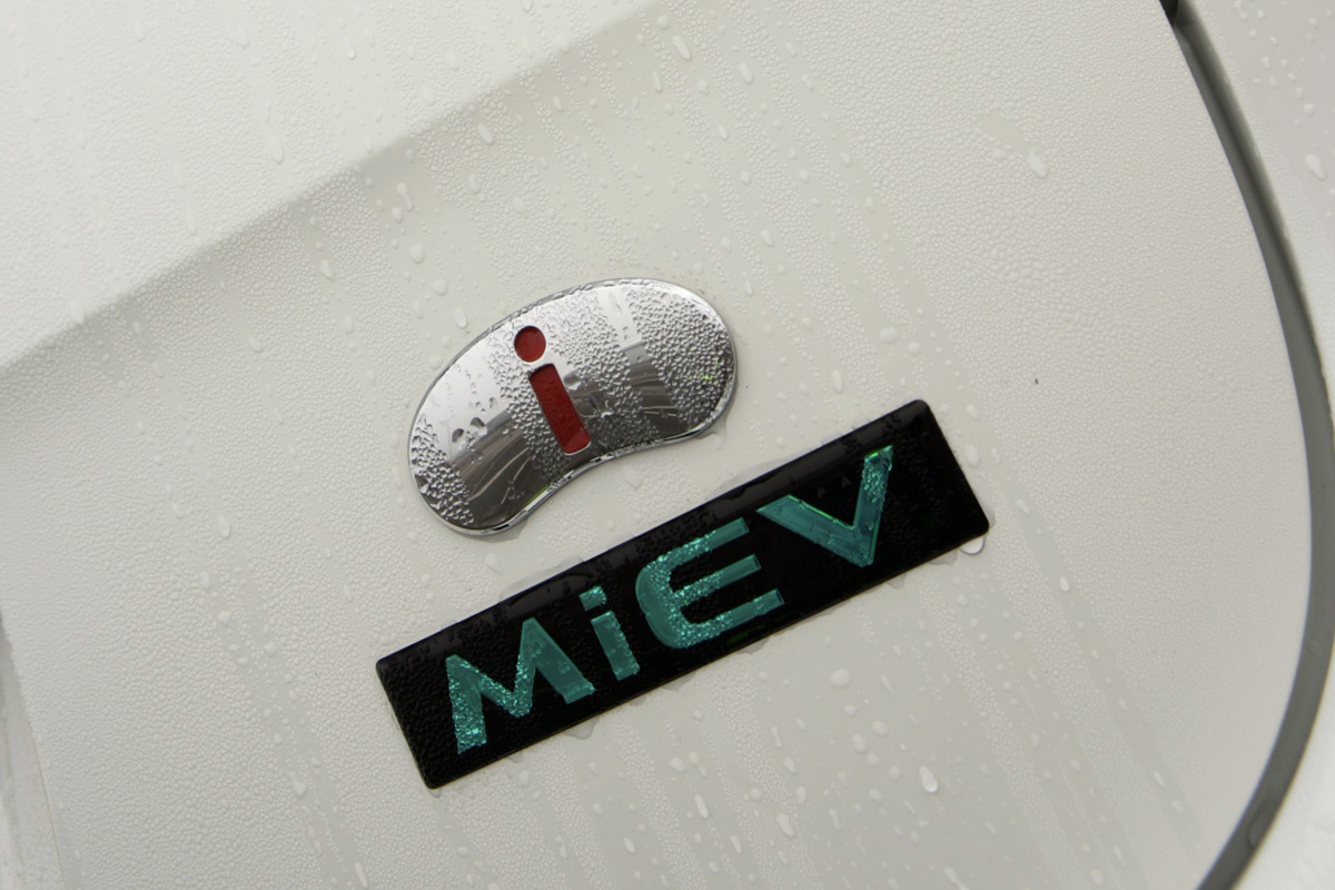 Mitsubishi i-MiEV badge