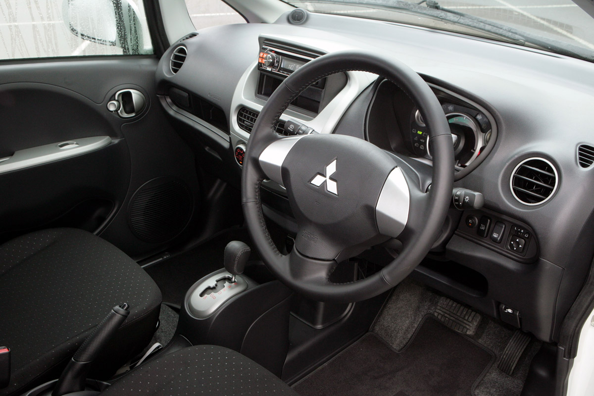 Mitsubishi i-MiEV interior
