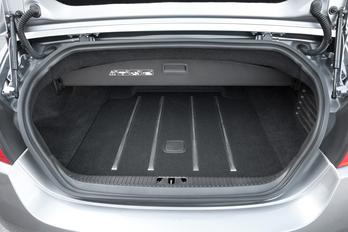 Jaguar XKR Convertible boot