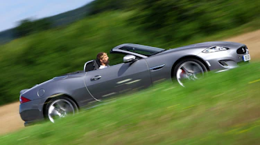 Jaguar XKR Convertible panning