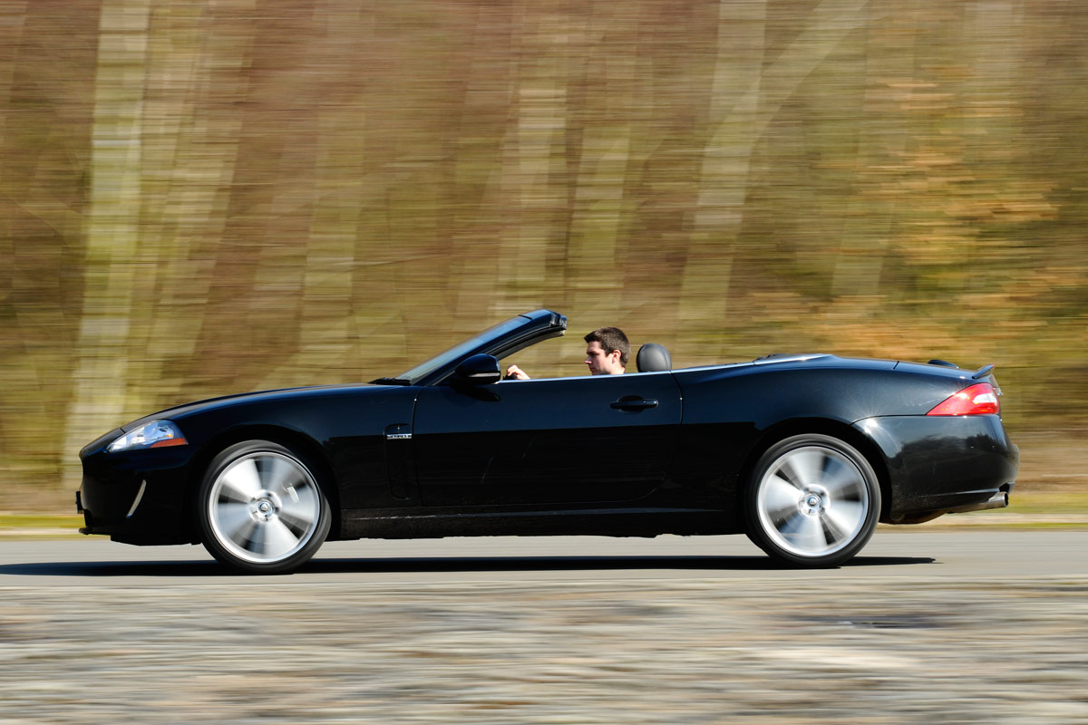 Jaguar XK Convertible panning