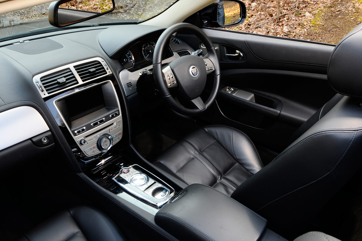 Jaguar XK Convertible interior