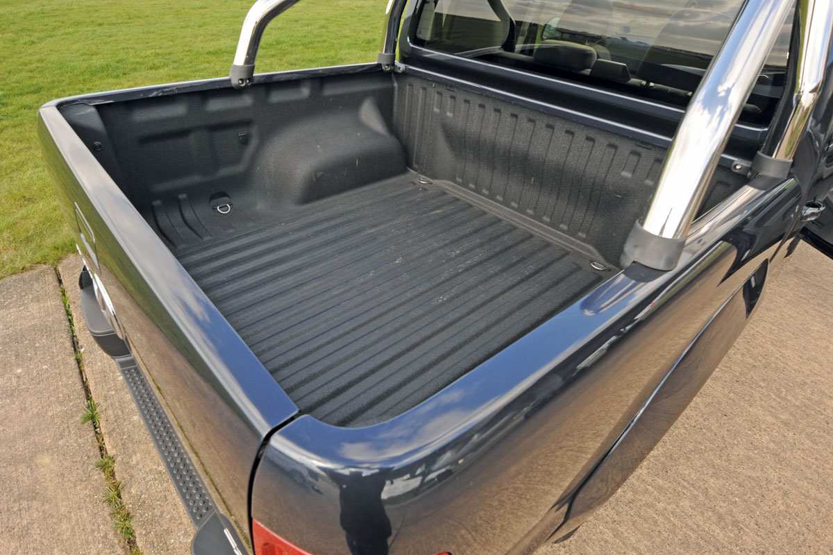 Volkswagen Amarok boot