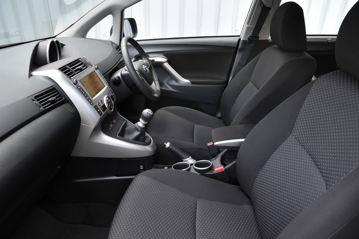 Toyota Verso interior