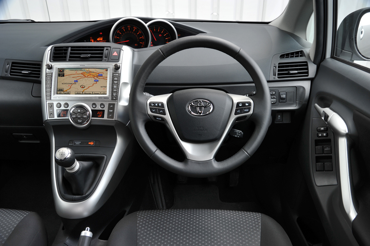 Toyota Verso interior