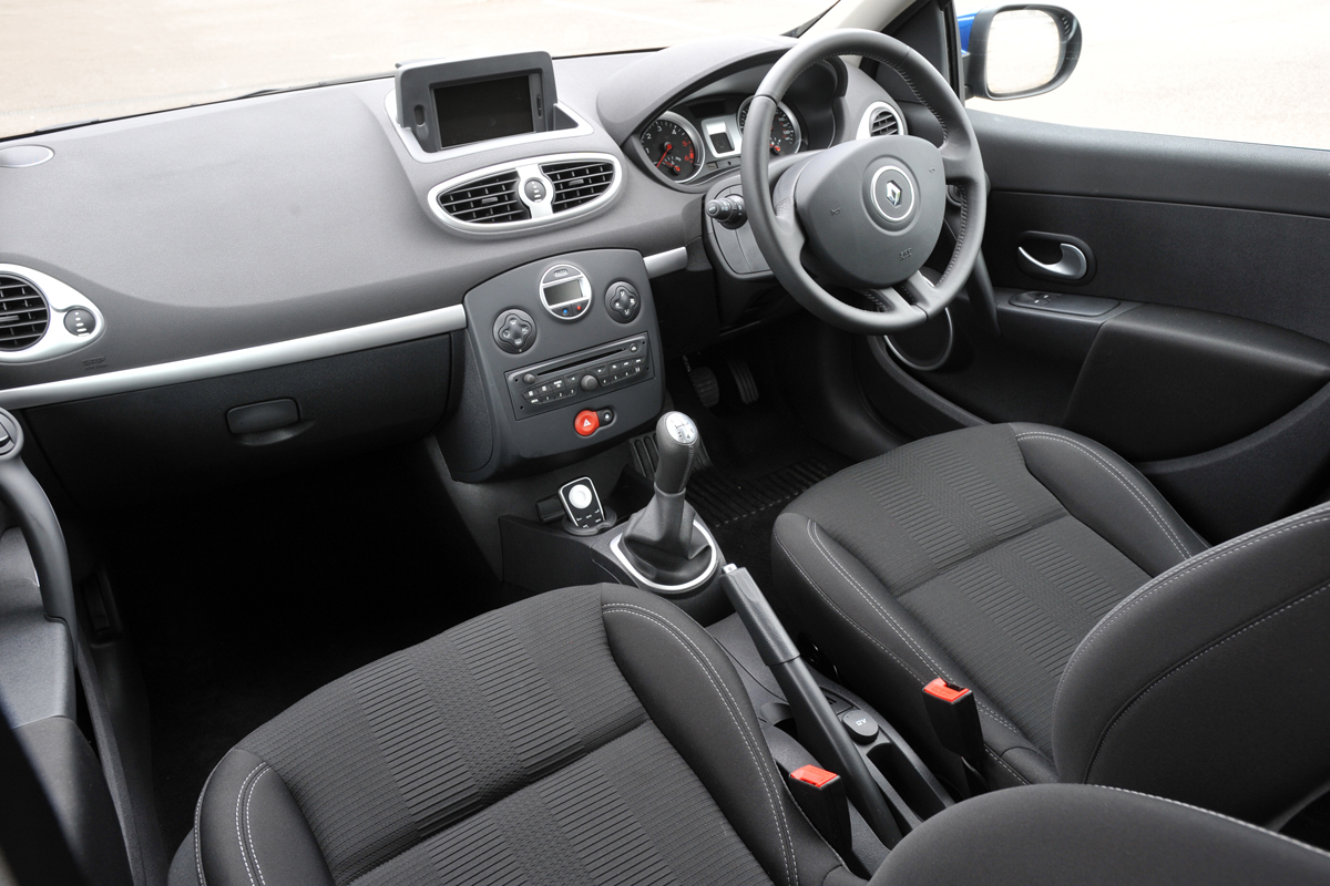 Renault Clio Sport Tourer interior