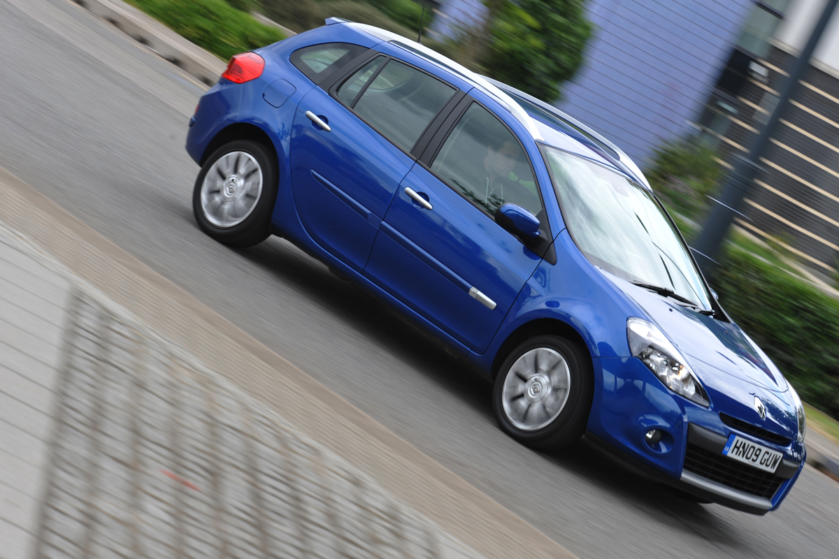 Renault Clio Sport Tourer panning