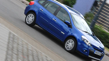 Renault Clio Sport Tourer panning