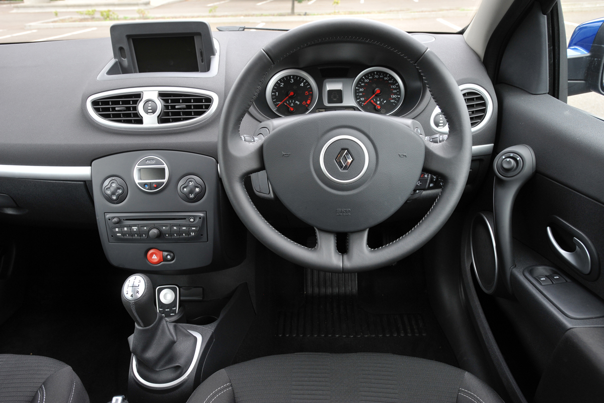 Renault Clio Sport Tourer dash