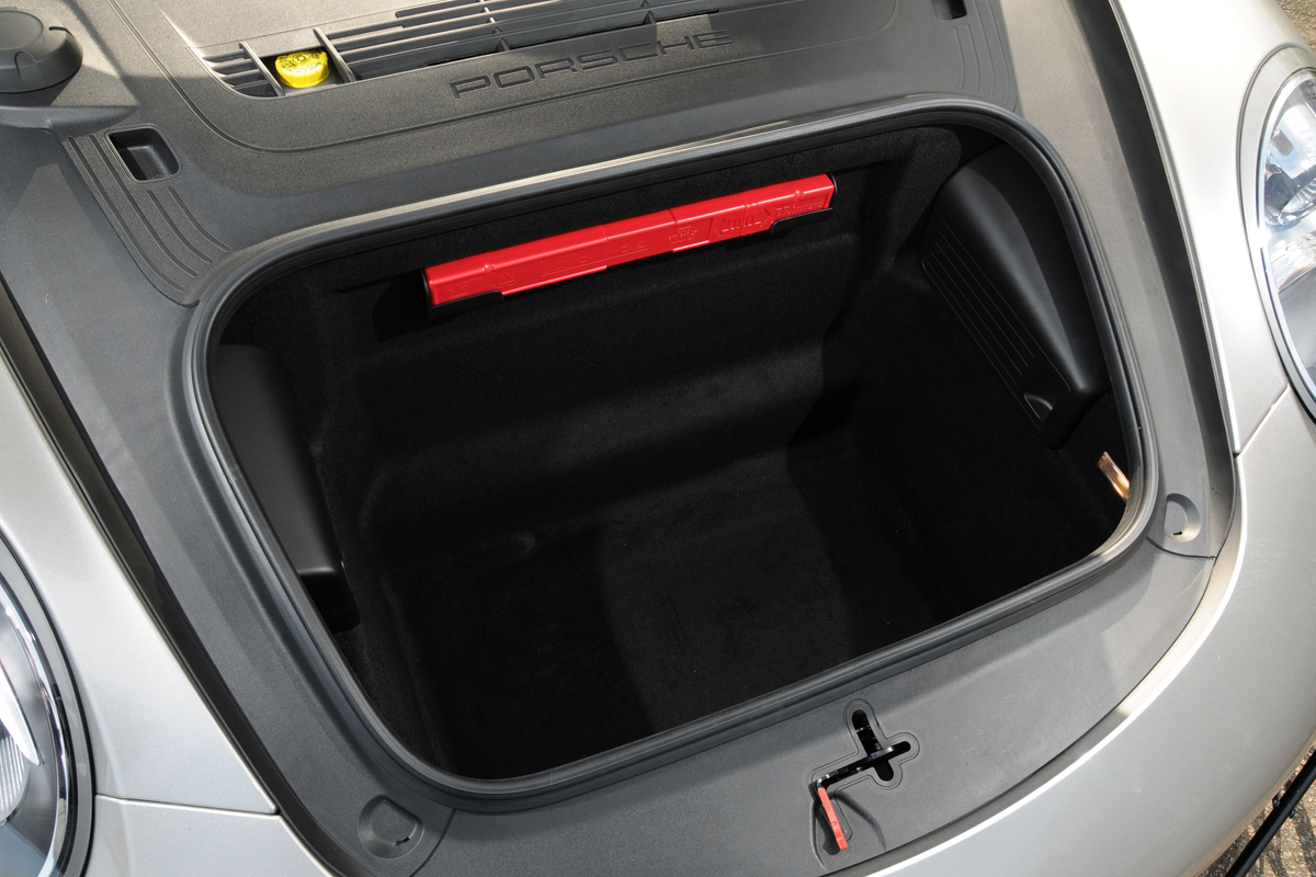 Porsche 911 Cabriolet boot