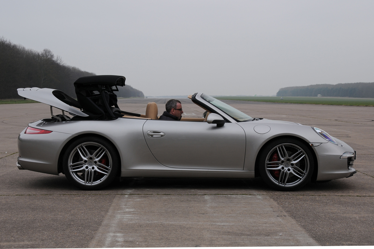 Porsche 911 Cabriolet profile