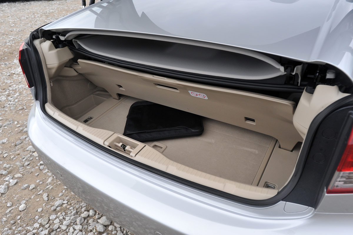 Lexus IS C boot